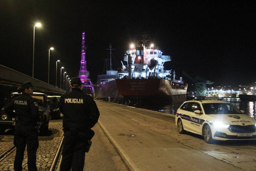 Rijeka: Teretni brod Deniz Akay udario je u brod Galeb