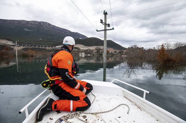 Nastavlja se borba s poplavama u Kokorićima