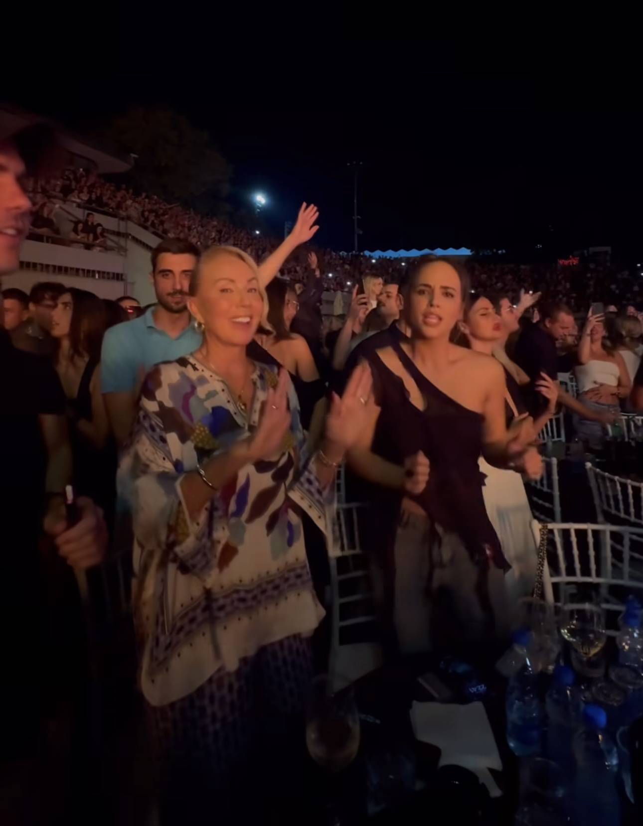 Lepa Brena nije propustila trap koncert u Beogradu! U provod povela sina i njegovu djevojku