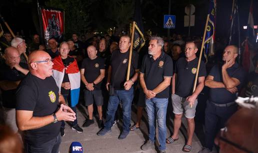 FOTO Uz Thompsonove hitove branitelji u Benkovcu bunili se protiv festivala kojeg nema