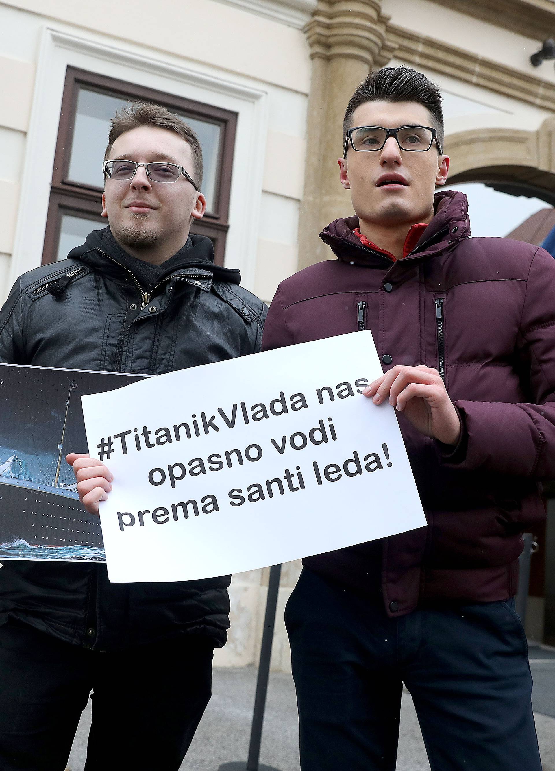 Titanik Vlada nas opasno vodi prema santi leda u opasne vode