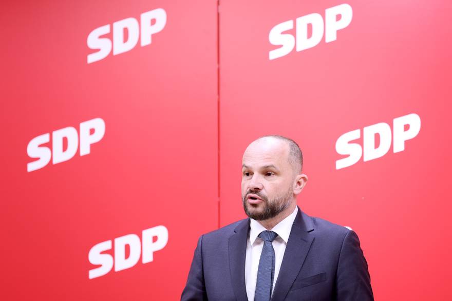 Sini&scaron;a Hajda&scaron; Don&ccaron;i&cacute; o do&ccaron;eku rukometa&scaron;a