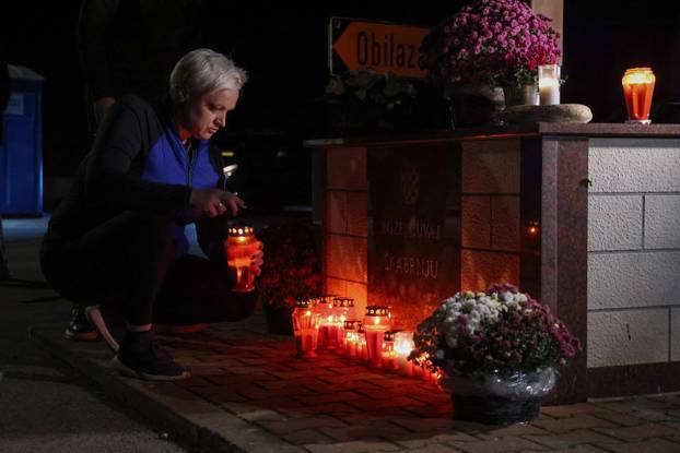 Škabrnja: Odavanje počasti poginulima paljenjem svijeća u Ulici 18. studenog 1991