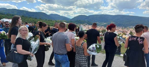 FOTO TUGA U KOTOR VAROŠU Pokopali Draganu (34) koja je poginula u buktinji kod Omiša