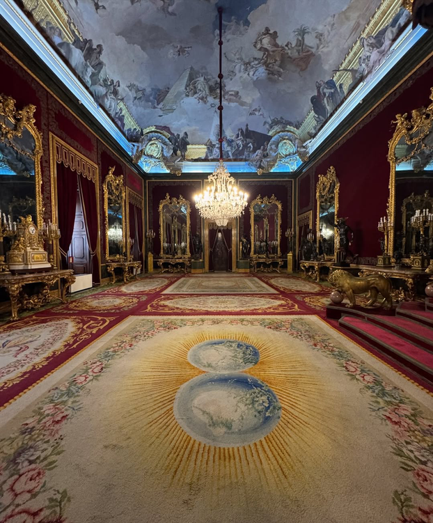 FOTO Pala je pusa, a sad šetnje Madridom: Savršeni Šime i njegova Maja se ne odvajaju!