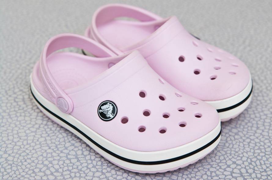 Crocs dnevno daje 10.000 pari cipela zdravstvenim radnicima