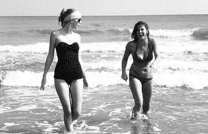 Taylor fanovima pokazala kako je uživala s prijateljima na plaži