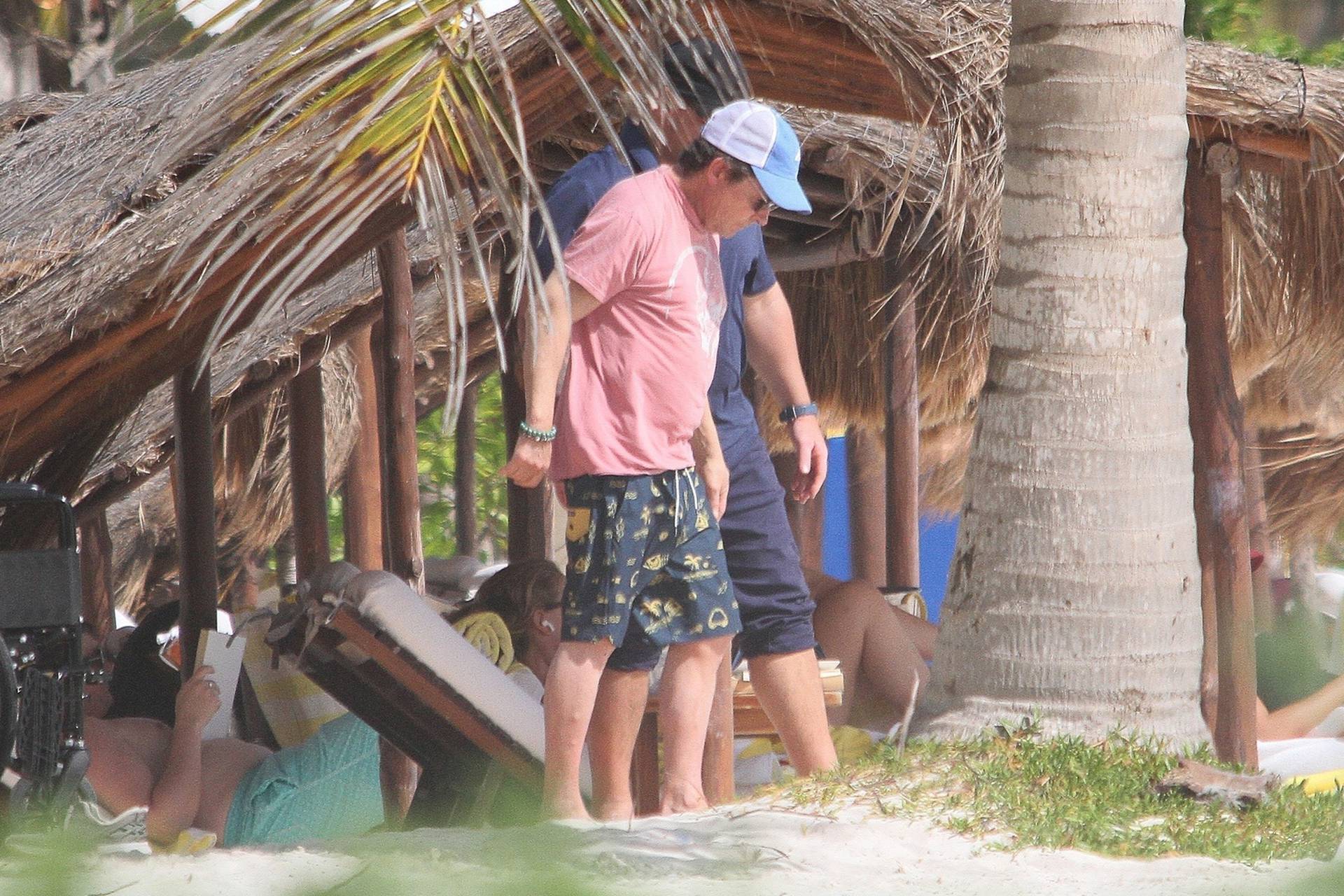 *PREMIUM-EXCLUSIVE* Beloved "Back to the Future" star Michael J. Fox spends New Year in Tulum, Mexico