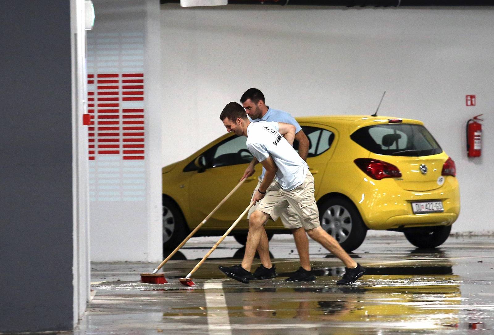 Šibenik: Nakon pljuska poplavljena je javna garaža