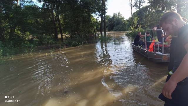 Drava se izlila i kod Sigeca i Drnja: Vatrogasci su na terenu