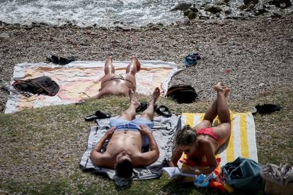 FOTO Ne pada ispod 35°C! Kraj je kolovoza, plaže i dalje pune