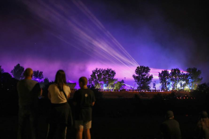 Zagreb: Euforija i bakljada na koncertu Marka Perkovića Thompsona