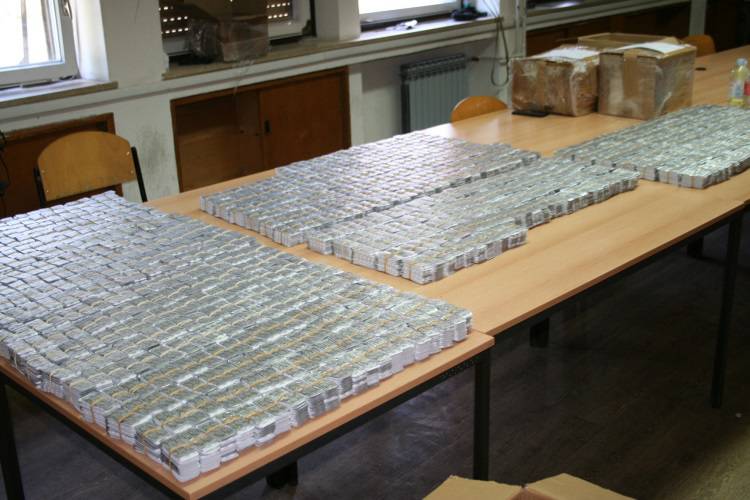 Policija kod mladog Srbina u Zagrebu pronašla 300.000 tableta i tvari za izradu droge