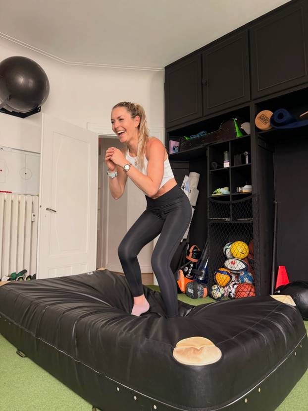 FOTO Vonn u štiklama pokazala isklesano tijelo pa šokirala: 'Gležanj mi je i dalje slomljen'