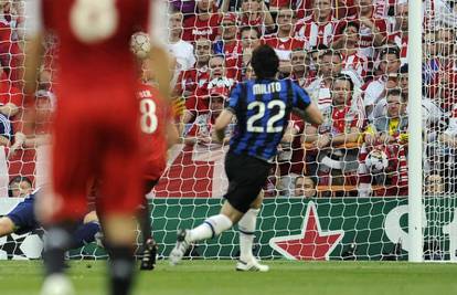 Milito je zabio dva gola za slavlje Intera u finalu LP-a
