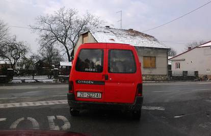 U Citroen Berlingo nagurao je telad i vozio ih prema Zagrebu