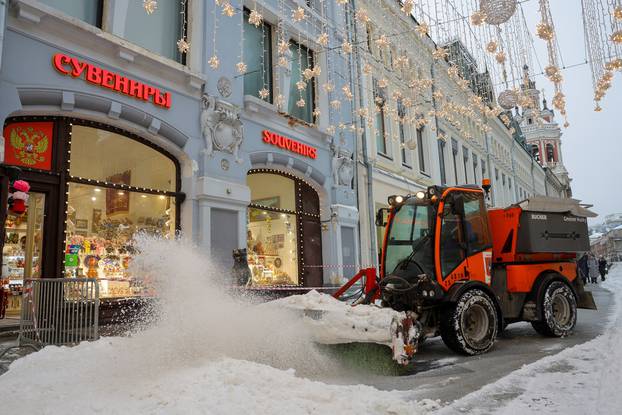 Moscow blanketed by heavy snowfall