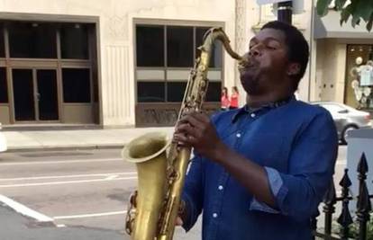 Ulični svirač New Yorka svirao na saksofonu "Lijepu našu"