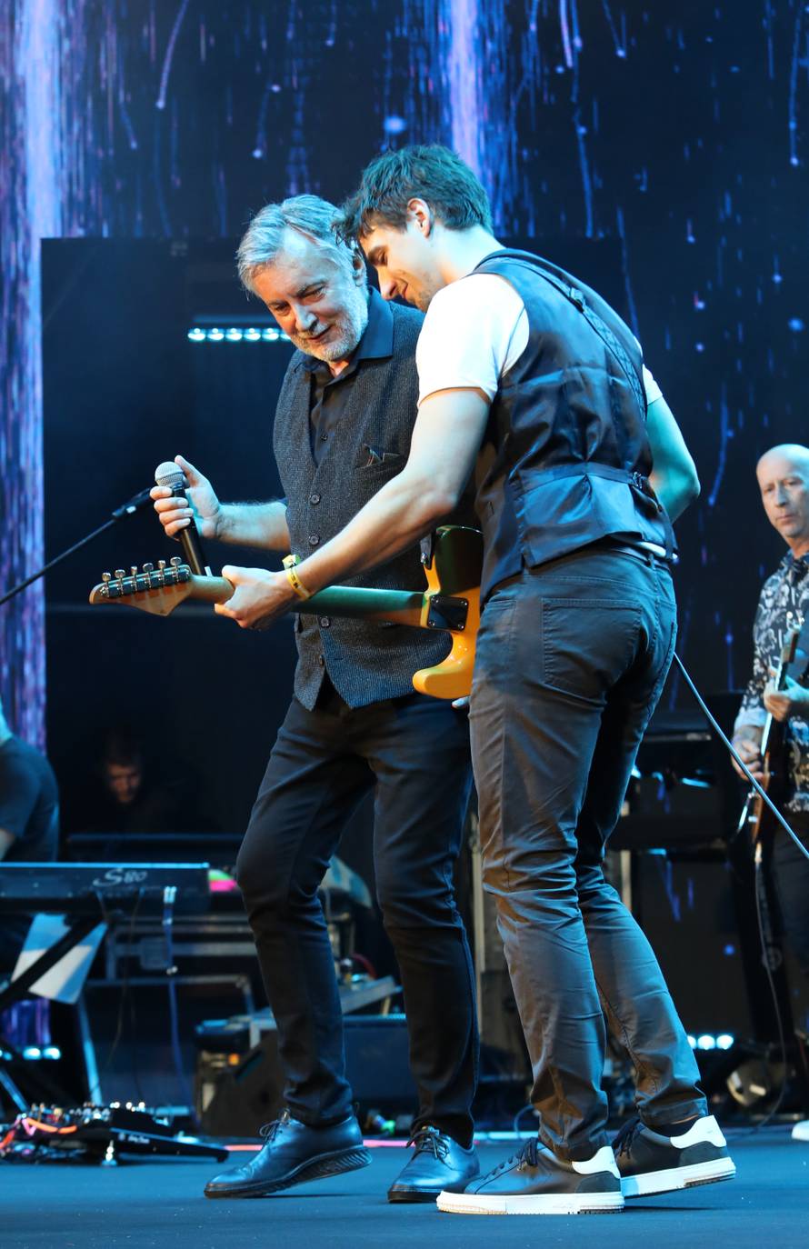 Vodice: Brojni izvođači nastupili na prvoj večeri CMC festivala