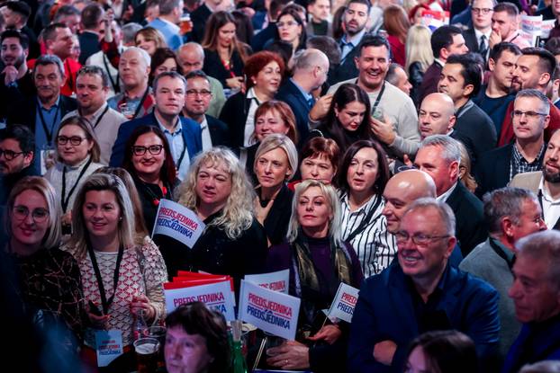 Zagreb: Slavlje u izbornom stožeru Zorana Milanovića nakon rezultata prvih izlaznih anketa