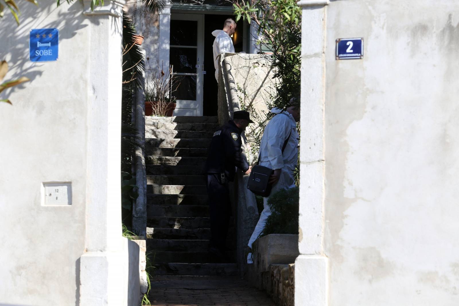 MAli Lošinj: Policijski očevid u kući gdje je ubijena ženska osoba
