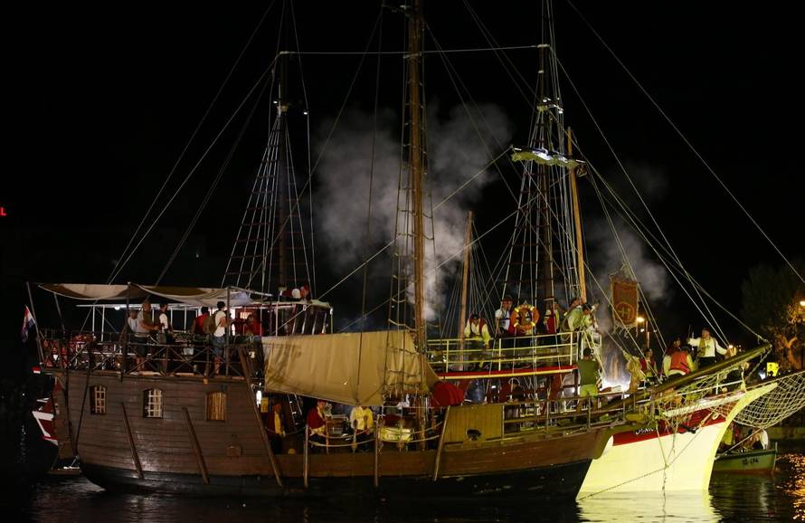 Rekonstrukcija gusarske bitke iz 13. stoljeÄa oduÅ¡evila posjetitelje OmiÅ¡a