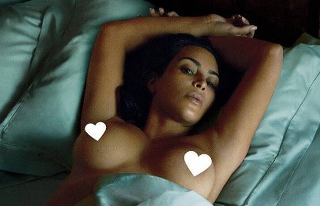 Kim Kardashian Eating Pussy