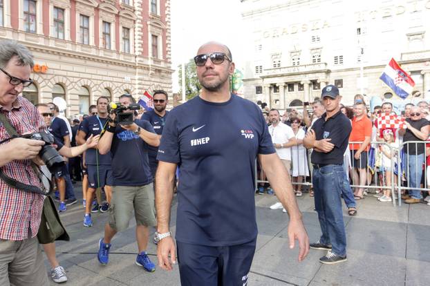 Zagreb: Gra?ani na Trgu do?ekali zlatne vaterpoliste