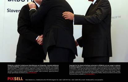 Srdačan susret: Josipović i Nikolić se poljubili čak tri puta 