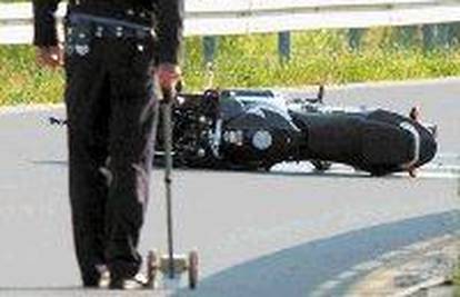 Policajac (35) bez kacige pao s motora i poginuo