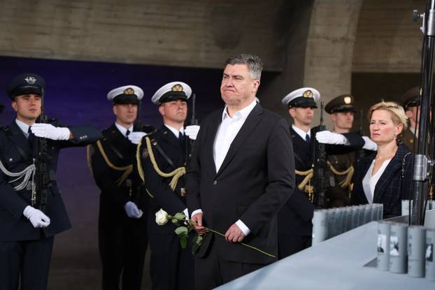 Državni vrh odao počast žrtvama logora u Jasenovcu