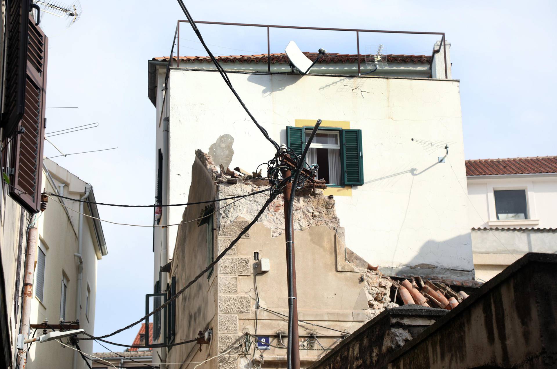 U centru Šibenika urušio se krov stare kuće