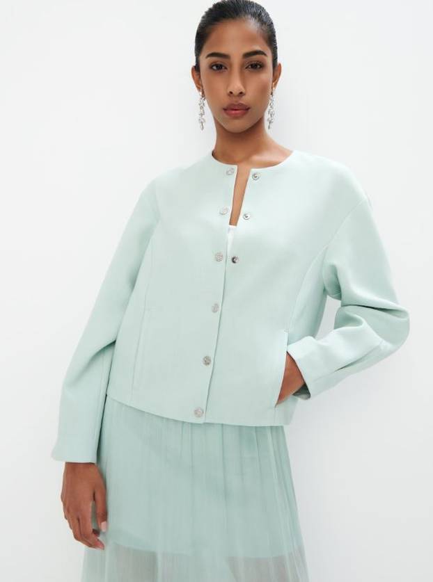 U modi su lagani sakoi i prsluci: Izabrali smo 20 najboljih