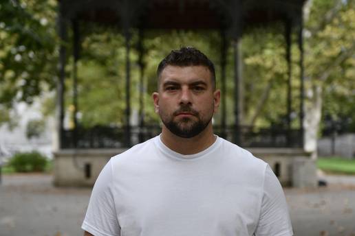 Tko je Alen Muhić: 'Četnik je '92 silovao moju majku. Rodila me i pobjegla. Našao sam ih oboje'