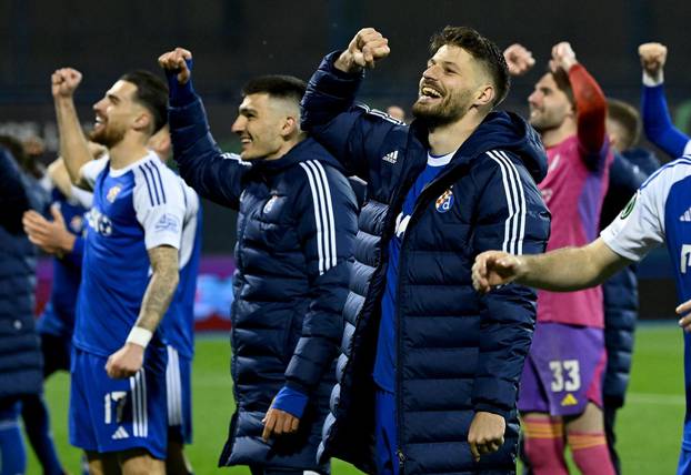 Zagreb: Slavlje igrača Dinama nakon 2:0 pobjede u prvom susuretu 1/8 finala UEFA Konferencijske lige protiv PAOK-a