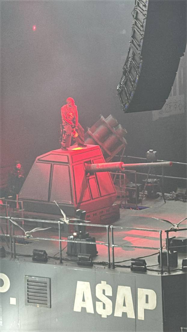 FOTO Rihanna, gdje si? A$AP Rockyju u zagrebačkoj Areni djevojke bacale grudnjake