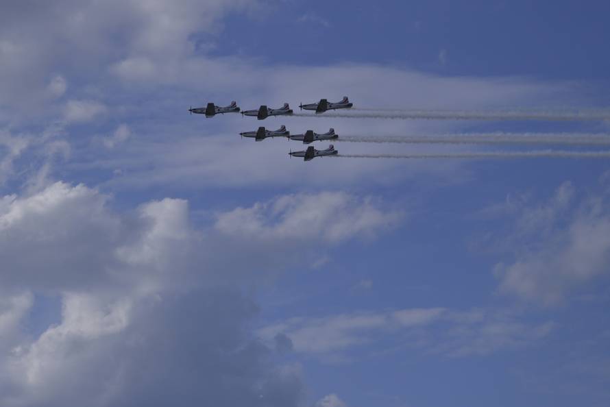Zagreb: Prelet helikoptera i zrakoplova  tijekom svečanog obilježavanja 30. obljetnice VRO Oluja