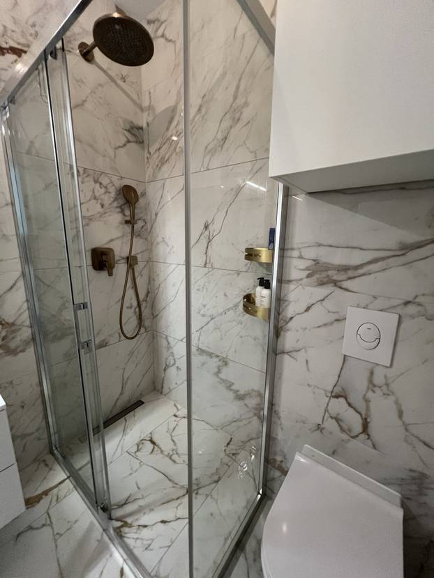 FOTO Naš poznati voditelj i žena mjesecima prodaju penthouse za skoro 400.000 eura! Zavirite