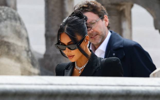 Kim Kardashian takes stand in Paris robbery trial
