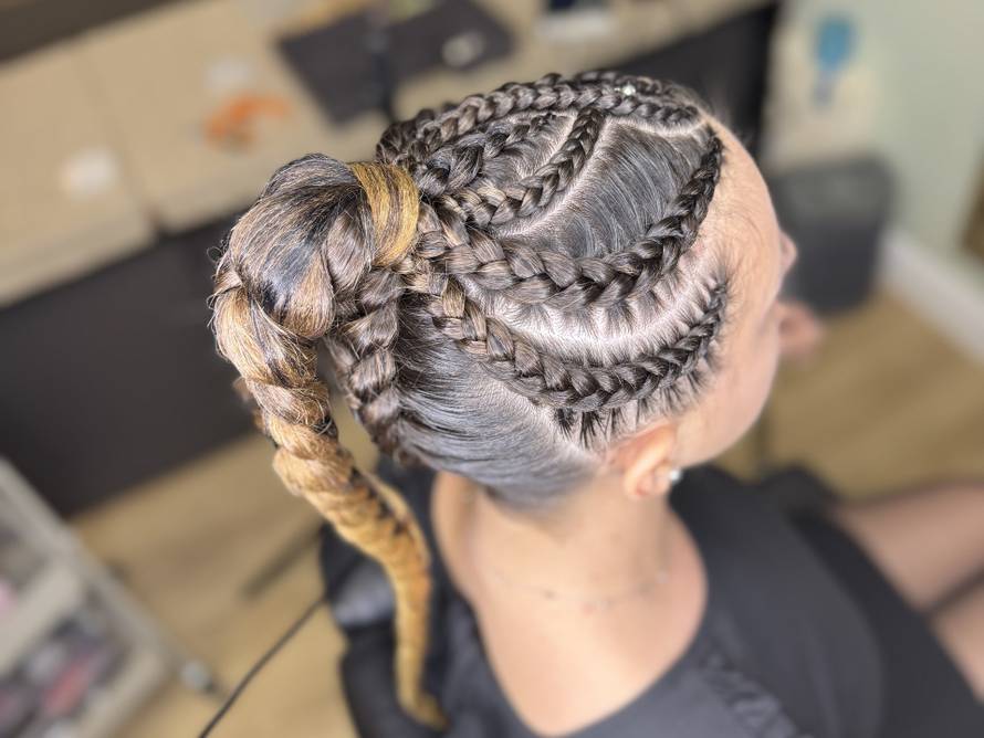 Možete li zamisliti život bez pegle i fena? Ove frizure to omogućuju!