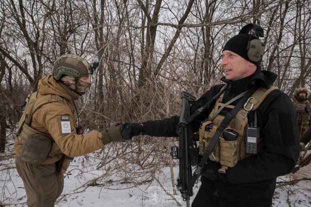 FOTO Ovako izgledaju ulice u Ukrajini: 'Jedino ispod mreže možemo doći do trgovine'