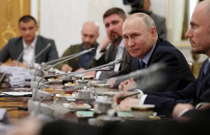 Putin: Suočen sam s pitanjem na koje samo ja mogu dati odgovor. Treba li opet na Kijev?