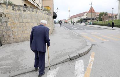 Cijene domova za starije otišle su u 'nebo'. Kuda sad? Svojoj kući, u samoću, neki i na ulicu