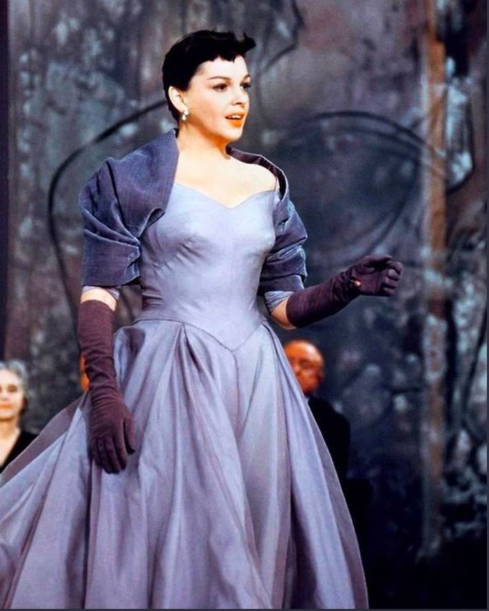 Lady GaGa 'iskopirala' haljinu Judy Garland iz 1954. godine
