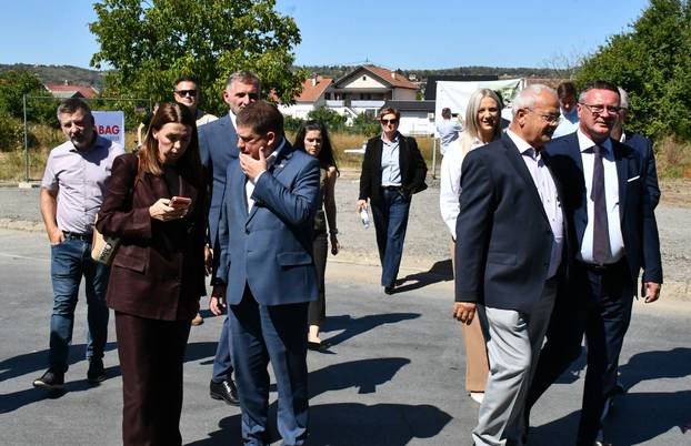 Slavonski Brod: Ministar Butkovi&ZeroWidthSpace;&cacute; na &ZeroWidthSpace;po&ccaron;etku radova izgradnje &ZeroWidthSpace;&ZeroWidthSpace;spojne ceste prema holdingu &ZeroWidthSpace;&Dstrok;ur&ZeroWidthSpace;o &ZeroWidthSpace;&Dstrok;&ZeroWidthSpace;akovi&cacute;