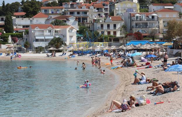 Primošten: Nakon najavljenog toplotnog udara spas je najbolje potražiti u moru
