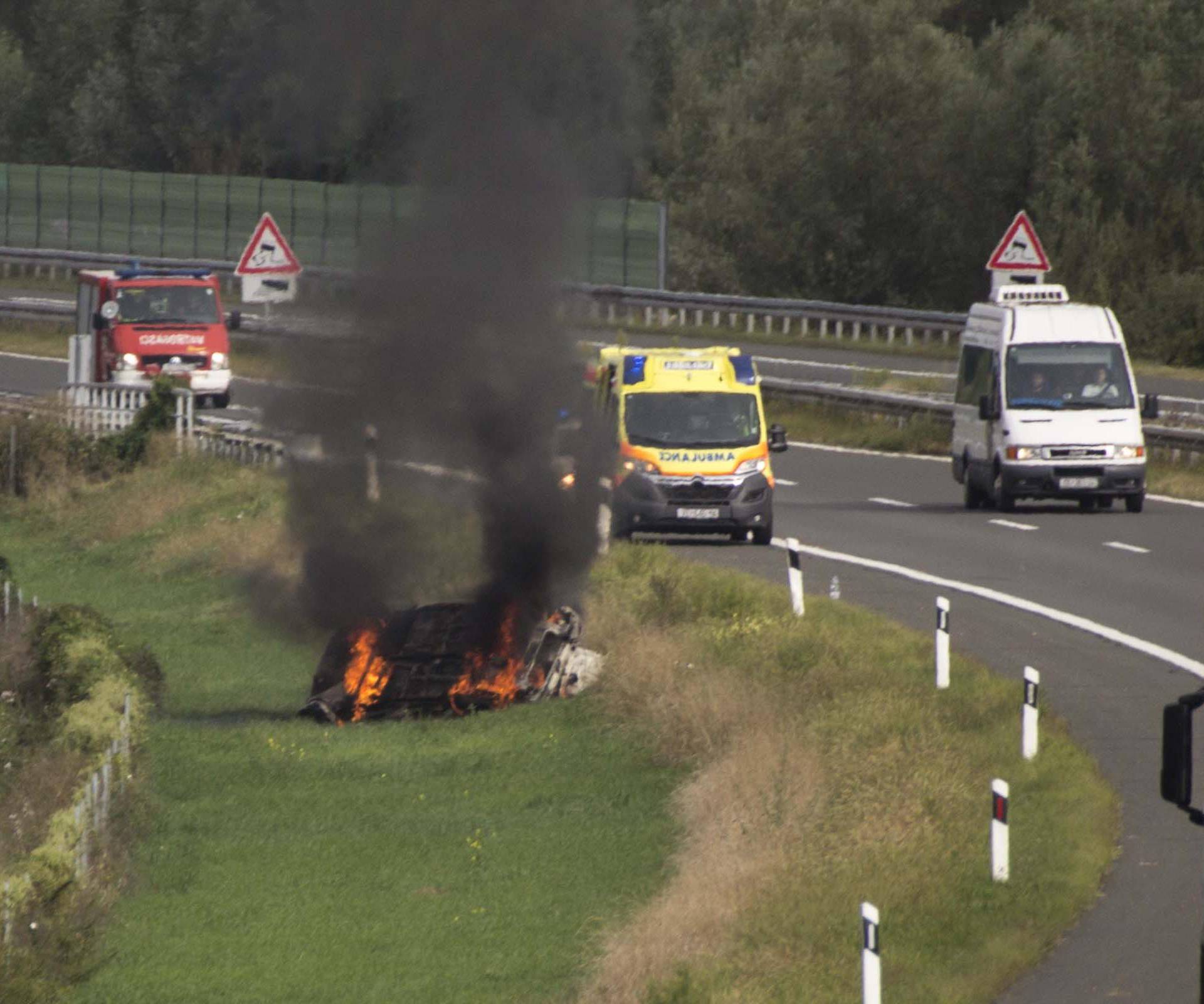 Auto je izletio s autoceste A4 pa se zapalio: Dvoje ozlijeđenih