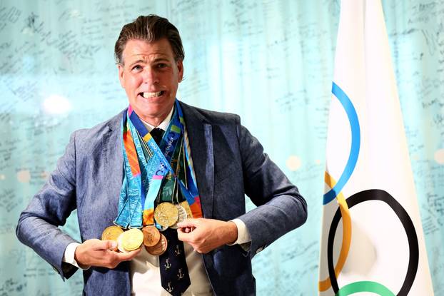 The legendary swimmer in the fire was left without ten Olympic medals. Now got new