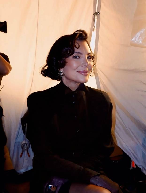 FOTO Kris Jenner šokirala novim izgledom! Zategnula lice, a kosa više nije crna: 'Izgleda mlađe...'