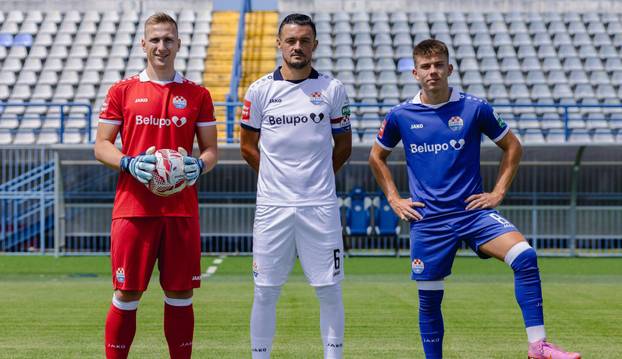 FOTO Slaven Belupo predstavio nove dresove i oduševio: 'Novi dresovi, za pobjednike krojeni'